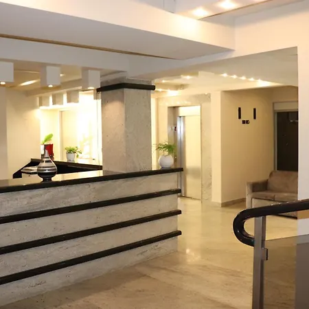 Danis Hotel Golem (Tirana)