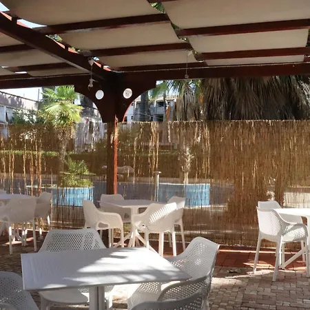 Danis Hotel Golem (Tirana)