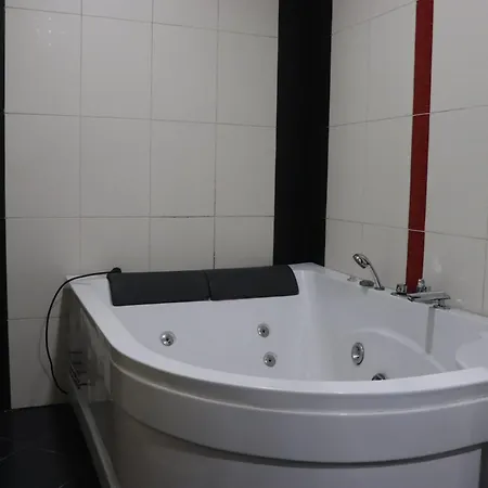 Отель Danis Голем