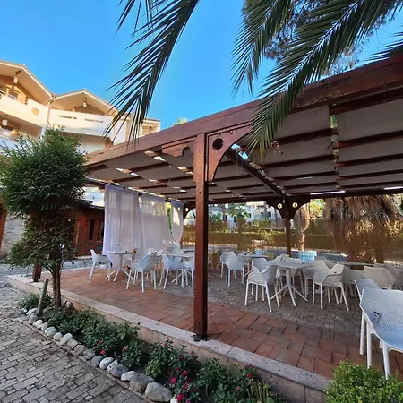 Hotel Danis 4*